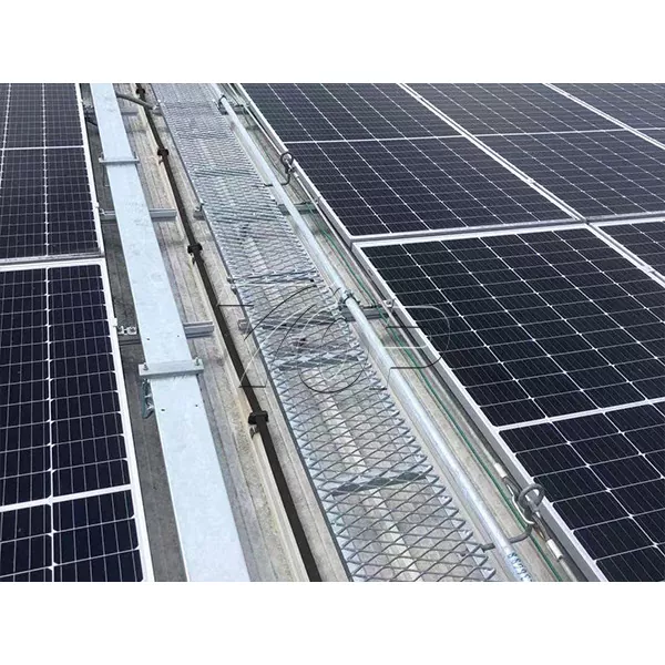Pasarela solar en la azotea